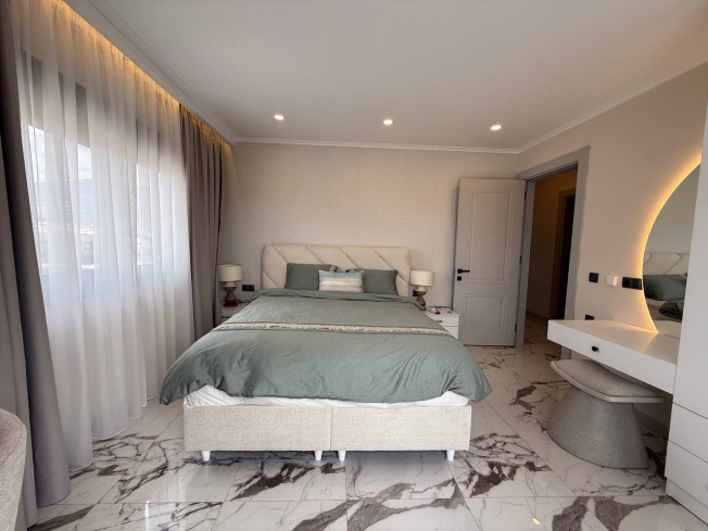 Large 4-bedroom apartment with sea view in Oba, Alanya