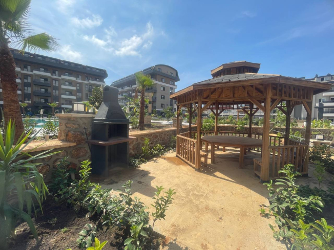 Large 4-bedroom apartment with sea view in Oba, Alanya