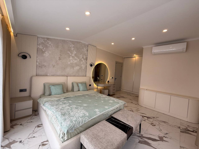 Large 4-bedroom apartment with sea view in Oba, Alanya