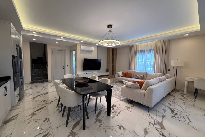 Large 4-bedroom apartment with sea view in Oba, Alanya