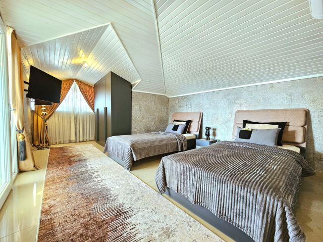 Spacious 3+1 duplex apartment in Oba, Alanya — family living in a residence with resort-style infrastructure