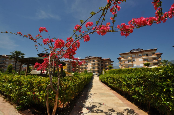 Spacious 3+1 duplex apartment in Oba, Alanya — family living in a residence with resort-style infrastructure