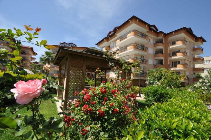 Spacious 3+1 duplex apartment in Oba, Alanya — family living in a residence with resort-style infrastructure