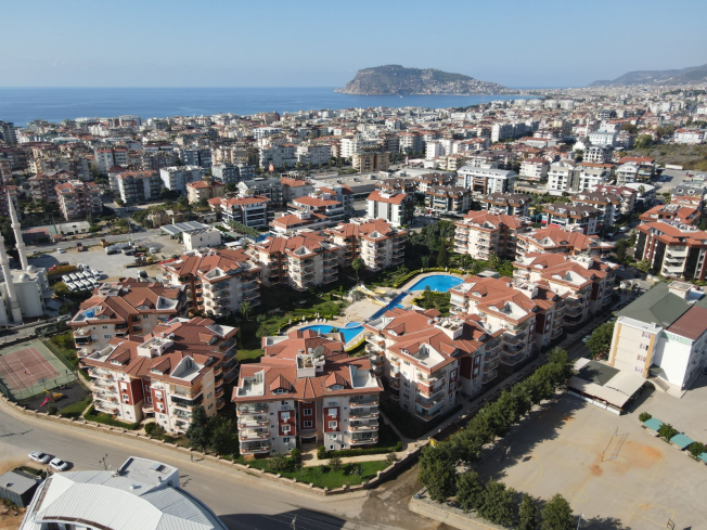Spacious 3+1 duplex apartment in Oba, Alanya — family living in a residence with resort-style infrastructure