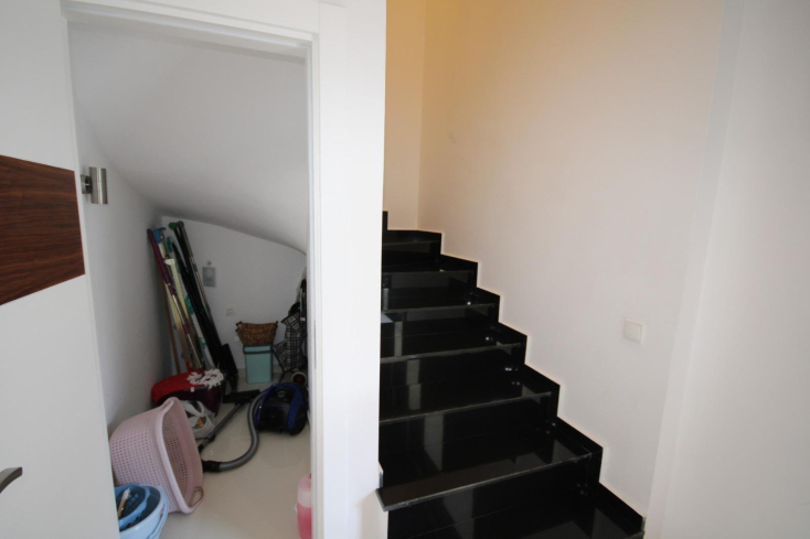 Luxury 3+1 Duplex Penthouse Near Cleopatra Beach Alanya — 180 m² Fully Furnished