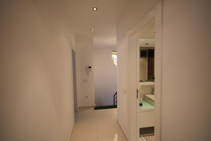 Luxury 3+1 Duplex Penthouse Near Cleopatra Beach Alanya — 180 m² Fully Furnished