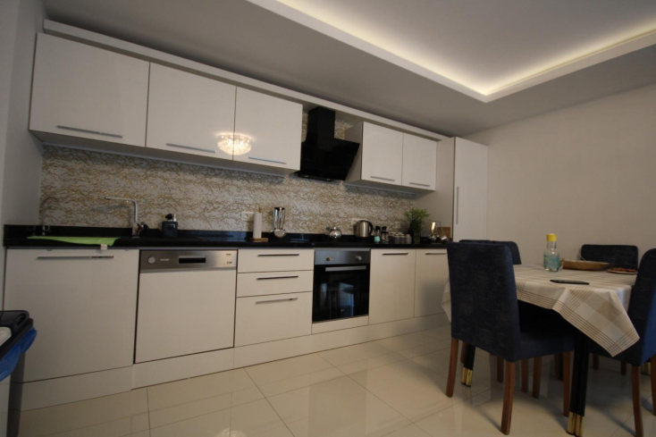Luxury 3+1 Duplex Penthouse Near Cleopatra Beach Alanya — 180 m² Fully Furnished