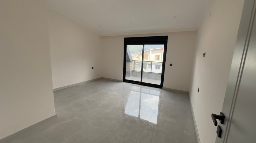 4+1 duplex penthouse in Alanya (Oba) — 200 m² new property with separate kitchen, citizenship eligible