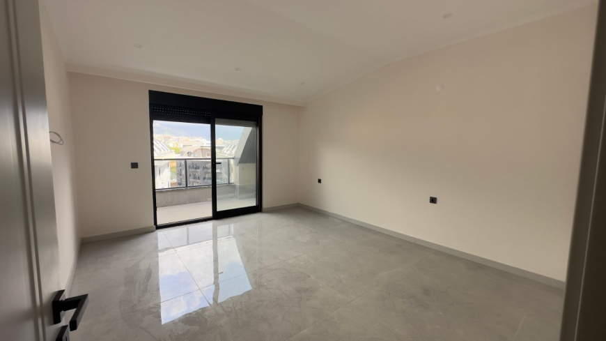 4+1 duplex penthouse in Alanya (Oba) — 200 m² new property with separate kitchen, citizenship eligible