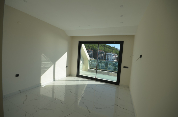 Premium 3+1 penthouse near the sea in Alanya — 200 m to the beach, hotel-style complex, citizenship eligible