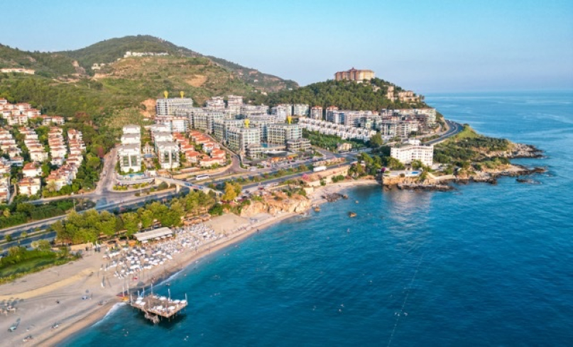 Premium 3+1 penthouse near the sea in Alanya — 200 m to the beach, hotel-style complex, citizenship eligible