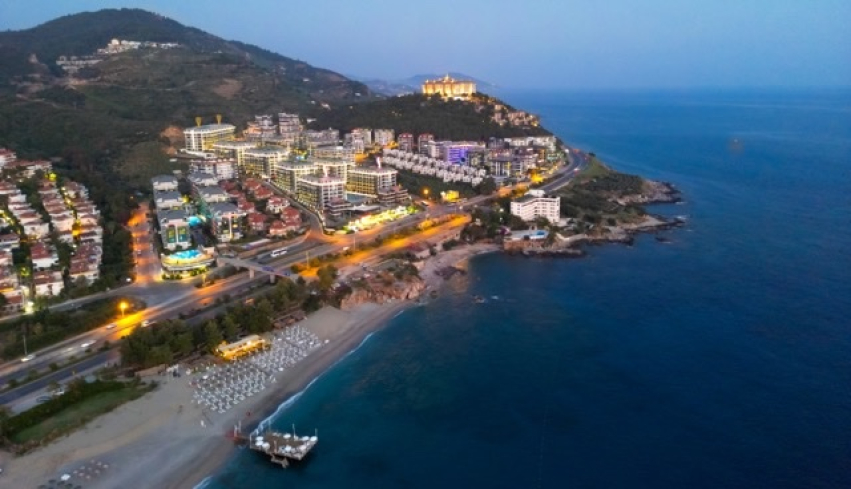 Premium 3+1 penthouse near the sea in Alanya — 200 m to the beach, hotel-style complex, citizenship eligible