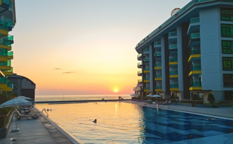 Premium 3+1 penthouse near the sea in Alanya — 200 m to the beach, hotel-style complex, citizenship eligible