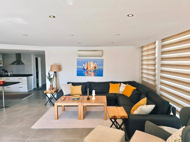 3+1 Penthouse in Alanya (Cikcilli) — villa-style apartment with large terrace, sea view and private internal elevator