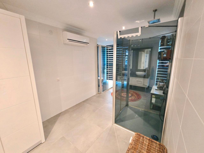 3+1 Penthouse in Alanya (Cikcilli) — villa-style apartment with large terrace, sea view and private internal elevator