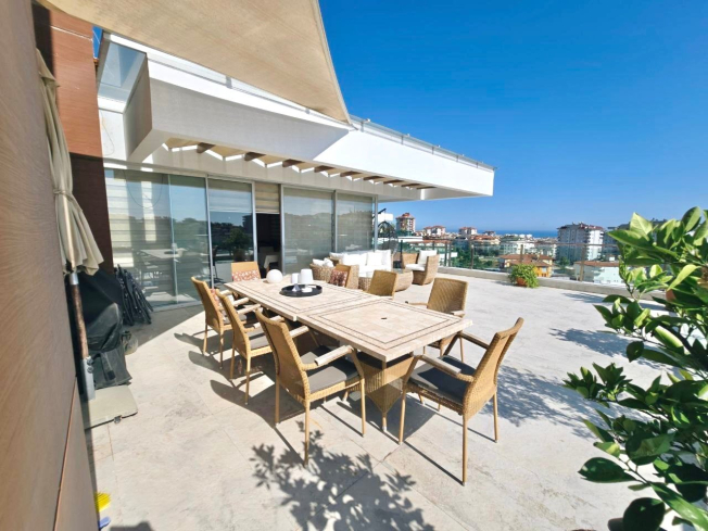 3+1 Penthouse in Alanya (Cikcilli) — villa-style apartment with large terrace, sea view and private internal elevator
