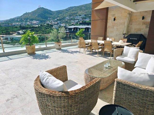 3+1 Penthouse in Alanya (Cikcilli) — villa-style apartment with large terrace, sea view and private internal elevator