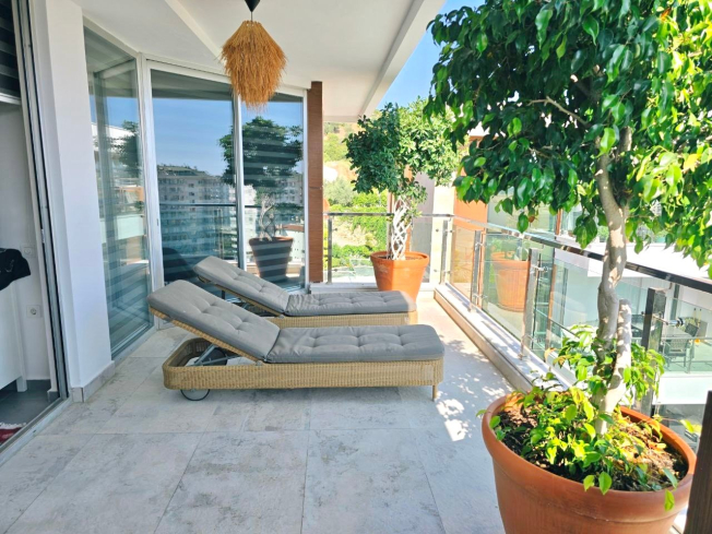 3+1 Penthouse in Alanya (Cikcilli) — villa-style apartment with large terrace, sea view and private internal elevator