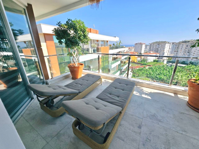 3+1 Penthouse in Alanya (Cikcilli) — villa-style apartment with large terrace, sea view and private internal elevator