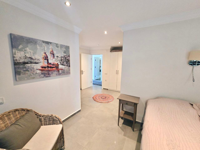 3+1 Penthouse in Alanya (Cikcilli) — villa-style apartment with large terrace, sea view and private internal elevator