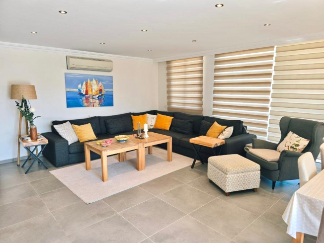 3+1 Penthouse in Alanya (Cikcilli) — villa-style apartment with large terrace, sea view and private internal elevator