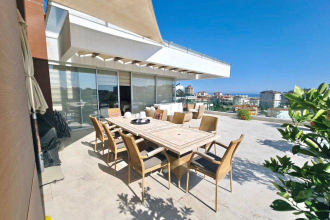 3+1 Penthouse in Alanya (Cikcilli) — villa-style apartment with large terrace, sea view and private internal elevator