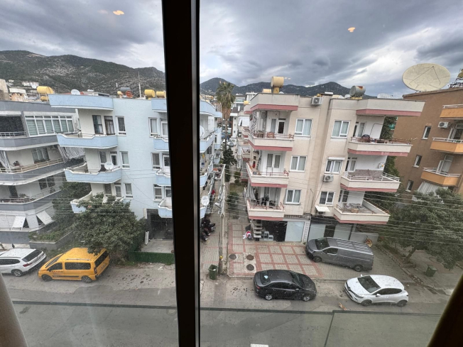 2+1 Apartment in Cleopatra Area, Alanya — 300 m to the Beach, Separate Kitchen, Modern Building