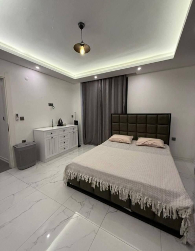 2+1 Apartment in Cleopatra Area, Alanya — 300 m to the Beach, Separate Kitchen, Modern Building