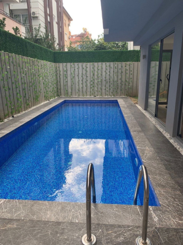 2+1 Apartment in Cleopatra Area, Alanya — 300 m to the Beach, Separate Kitchen, Modern Building