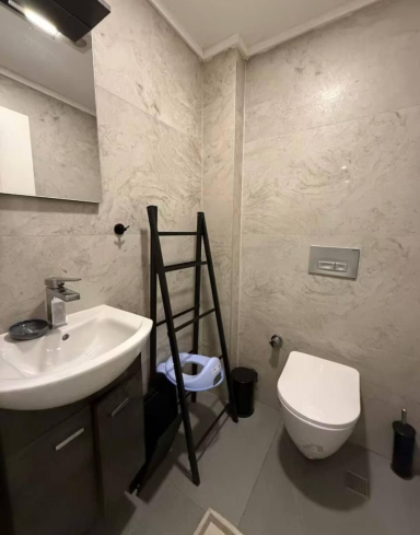 2+1 Apartment in Cleopatra Area, Alanya — 300 m to the Beach, Separate Kitchen, Modern Building