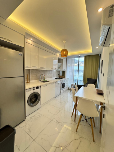 2+1 Apartment in Cleopatra Area, Alanya — 300 m to the Beach, Separate Kitchen, Modern Building