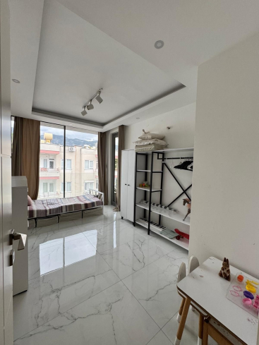 2+1 Apartment in Cleopatra Area, Alanya — 300 m to the Beach, Separate Kitchen, Modern Building