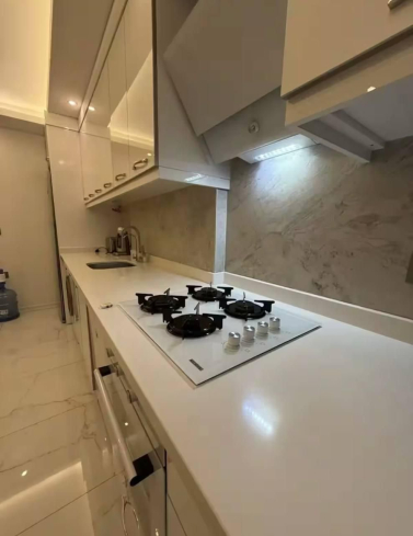 2+1 Apartment in Cleopatra Area, Alanya — 300 m to the Beach, Separate Kitchen, Modern Building