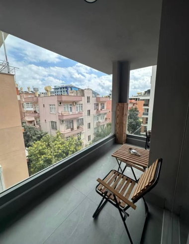 2+1 Apartment in Cleopatra Area, Alanya — 300 m to the Beach, Separate Kitchen, Modern Building