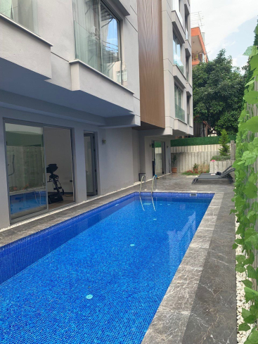 2+1 Apartment in Cleopatra Area, Alanya — 300 m to the Beach, Separate Kitchen, Modern Building