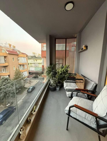 2+1 Apartment in Cleopatra Area, Alanya — 300 m to the Beach, Separate Kitchen, Modern Building