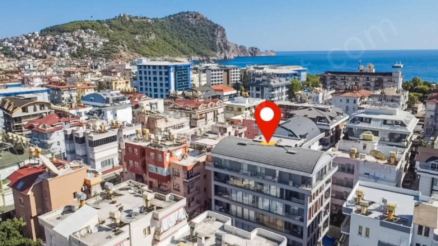2+1 Apartment in Cleopatra Area, Alanya — 300 m to the Beach, Separate Kitchen, Modern Building