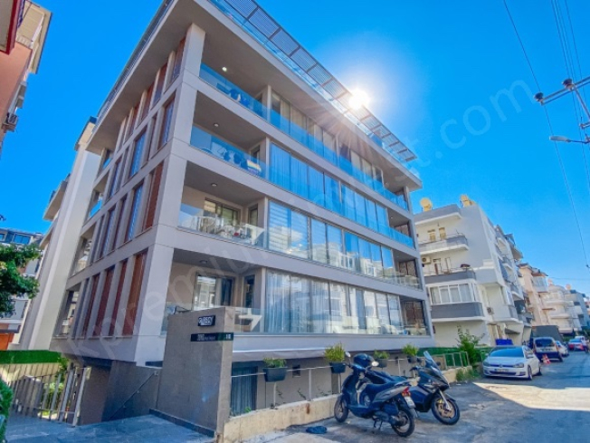 2+1 Apartment in Cleopatra Area, Alanya — 300 m to the Beach, Separate Kitchen, Modern Building