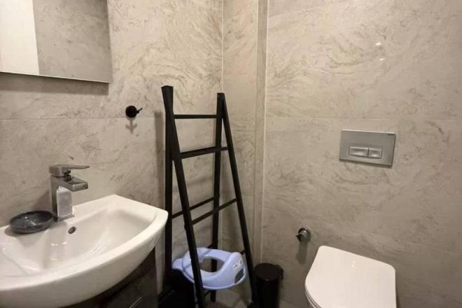 2+1 Apartment in Cleopatra Area, Alanya — 300 m to the Beach, Separate Kitchen, Modern Building