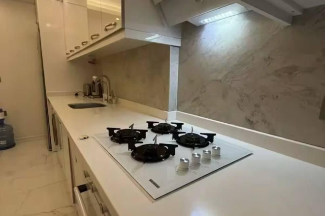 2+1 Apartment in Cleopatra Area, Alanya — 300 m to the Beach, Separate Kitchen, Modern Building