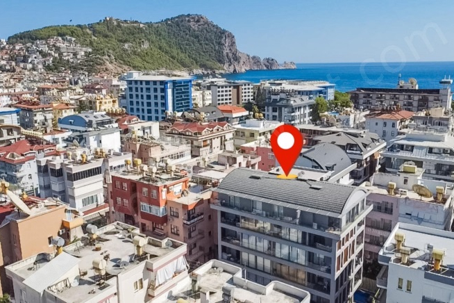 2+1 Apartment in Cleopatra Area, Alanya — 300 m to the Beach, Separate Kitchen, Modern Building