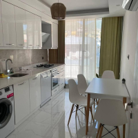 2+1 Apartment in Cleopatra Area, Alanya — 300 m to the Beach, Separate Kitchen, Modern Building