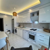 2+1 Apartment in Cleopatra Area, Alanya — 300 m to the Beach, Separate Kitchen, Modern Building