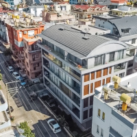 2+1 Apartment in Cleopatra Area, Alanya — 300 m to the Beach, Separate Kitchen, Modern Building