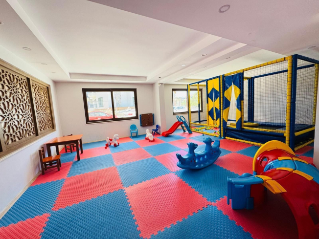 Spacious 3+1 Apartment in Oba, Alanya — 170 m², Separate Kitchen, Furnished, Full Complex, Suitable for Residence Permit