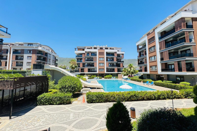 Spacious 3+1 Apartment in Oba, Alanya — 170 m², Separate Kitchen, Furnished, Full Complex, Suitable for Residence Permit