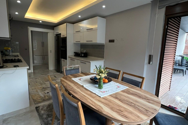 Spacious 3+1 Apartment in Oba, Alanya — 170 m², Separate Kitchen, Furnished, Full Complex, Suitable for Residence Permit