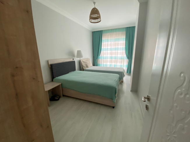 Spacious 2+1 Apartment with Separate Kitchen in Central Alanya Near the Sea
