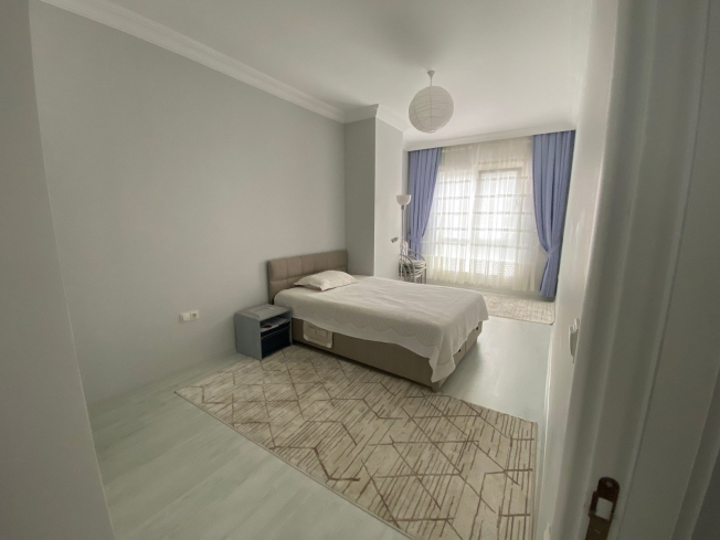 Spacious 2+1 Apartment with Separate Kitchen in Central Alanya Near the Sea