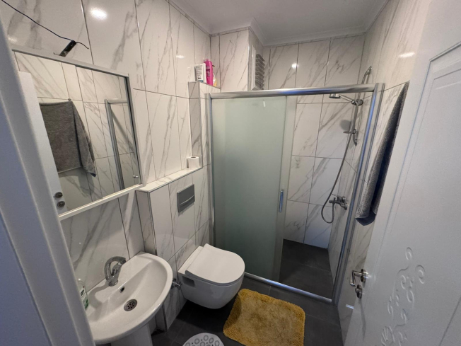 Spacious 2+1 Apartment with Separate Kitchen in Central Alanya Near the Sea